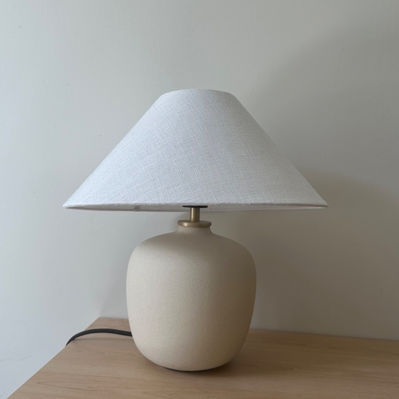 White/ Cream minimalist Table Lamp by Audo Copenhagen - Picture 2 of 7